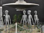 Representação do desembarque de ETs no Novo México, em exposição no Museu de Ufologia de Roswell, no Novo México, nos Estados Unidos
